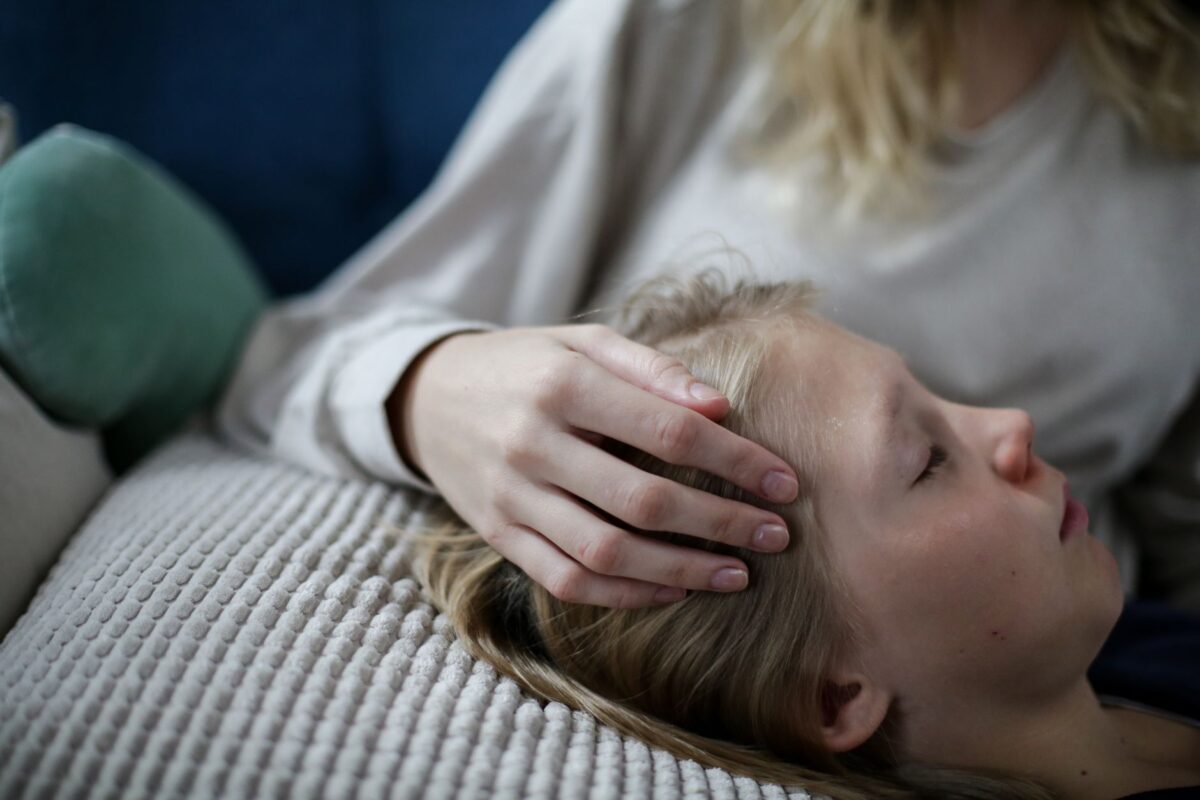 migraines côté gauche signes accompagnent souvent